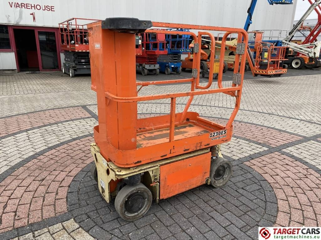 JLG 1230ES Electric Vertical Mast Work Lift 566cm - Elevatore verticale: foto 1 JLG 1230ES Electric Vertical Mast Work Lift 566cm - Elevatore verticale: foto 1