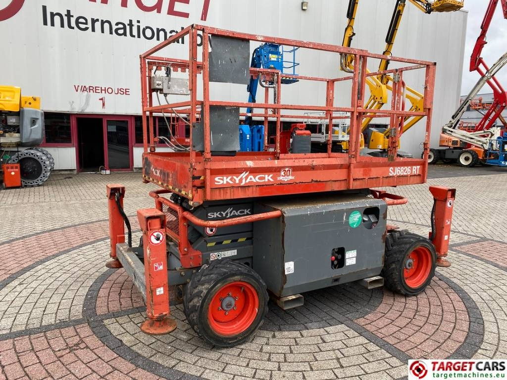 SkyJack SJ6826 RT Diesel 4x4 Scissor Work Lift 992cm - Piattaforma a pantografo: foto 1 SkyJack SJ6826 RT Diesel 4x4 Scissor Work Lift 992cm - Piattaforma a pantografo: foto 1