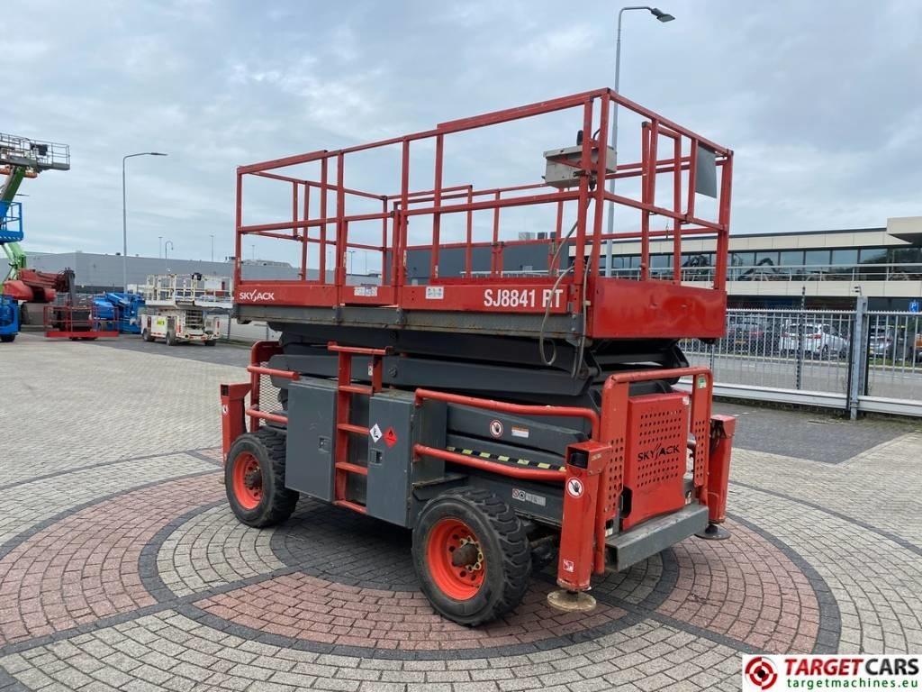SkyJack SJ8841RT Diesel 4x4 Scissor Work Lift 1430cm - Piattaforma a pantografo: foto 2 SkyJack SJ8841RT Diesel 4x4 Scissor Work Lift 1430cm - Piattaforma a pantografo: foto 2