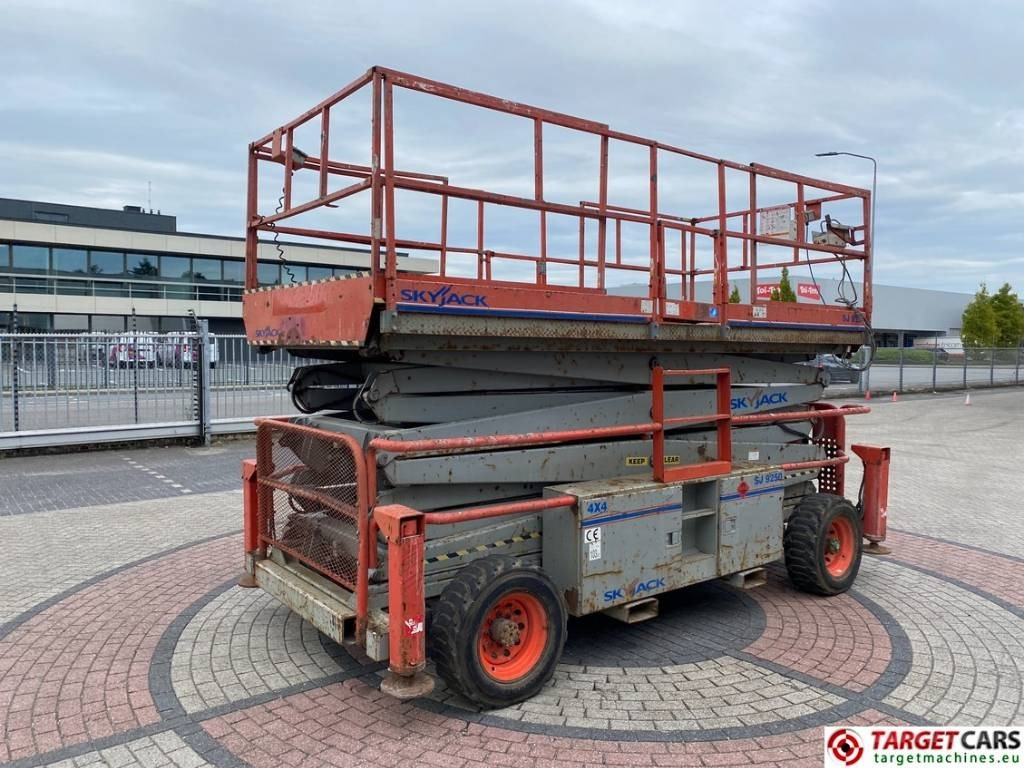 SkyJack SJ9250 RT Diesel Scissor Work Lift 1720cm - Piattaforma a pantografo: foto 3 SkyJack SJ9250 RT Diesel Scissor Work Lift 1720cm - Piattaforma a pantografo: foto 3