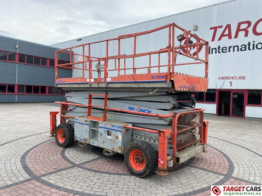 SkyJack SJ9250 RT Diesel Scissor Work Lift 1720cm - Piattaforma a pantografo: foto 4 SkyJack SJ9250 RT Diesel Scissor Work Lift 1720cm - Piattaforma a pantografo: foto 4