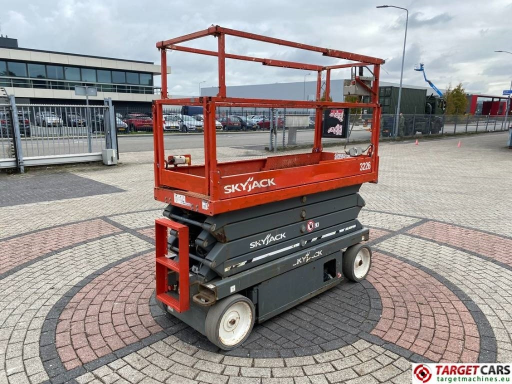 SkyJack SJIII-3226 Electric 3226 Scissor Work Lift 990cm - Piattaforma a pantografo: foto 3 SkyJack SJIII-3226 Electric 3226 Scissor Work Lift 990cm - Piattaforma a pantografo: foto 3