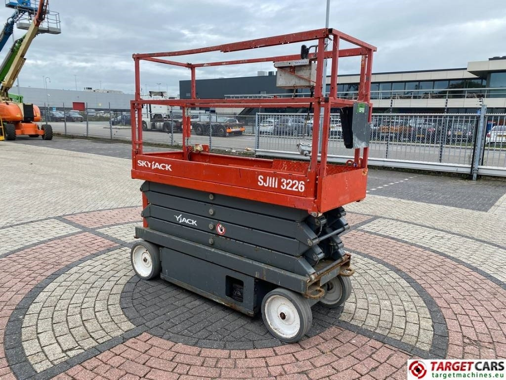 SkyJack SJIII-3226 Electric 3226 Scissor Work Lift 990cm - Piattaforma a pantografo: foto 2 SkyJack SJIII-3226 Electric 3226 Scissor Work Lift 990cm - Piattaforma a pantografo: foto 2