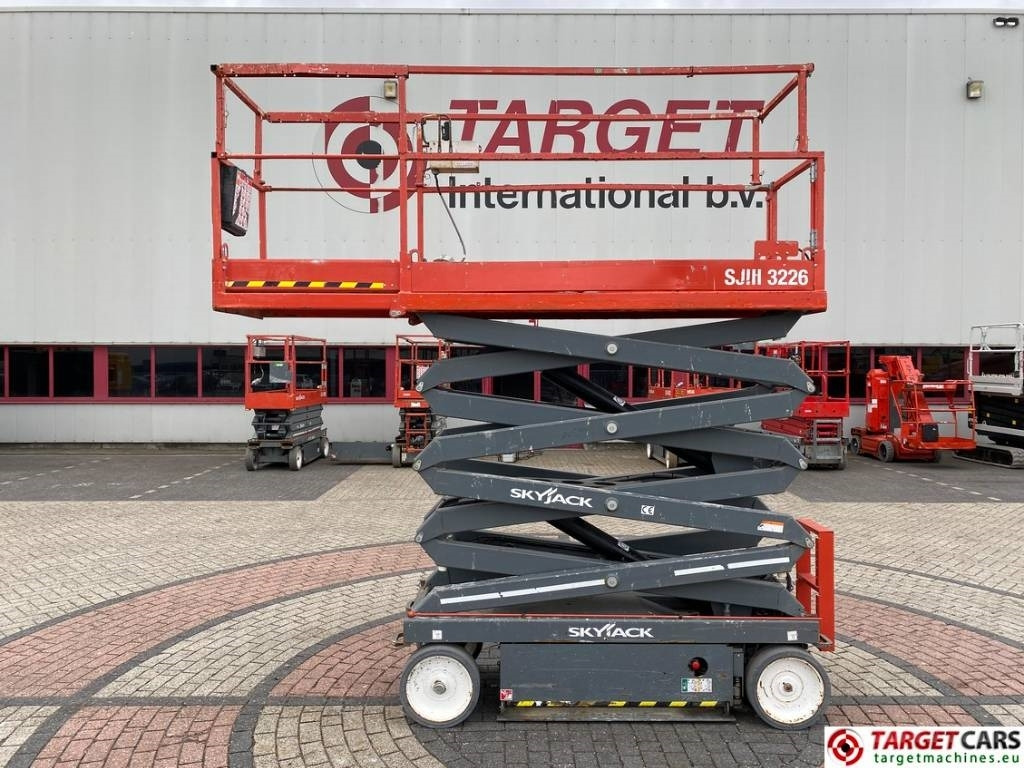 SkyJack SJIII-3226 Electric 3226 Scissor Work Lift 990cm - Piattaforma a pantografo: foto 5 SkyJack SJIII-3226 Electric 3226 Scissor Work Lift 990cm - Piattaforma a pantografo: foto 5