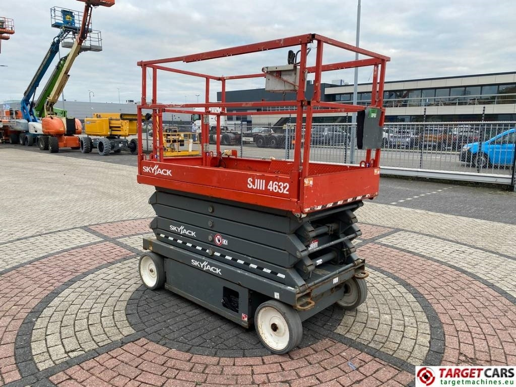 SkyJack SJIII-4632 Electric 4632 Scissor Work Lift 1170cm - Piattaforma a pantografo: foto 2 SkyJack SJIII-4632 Electric 4632 Scissor Work Lift 1170cm - Piattaforma a pantografo: foto 2