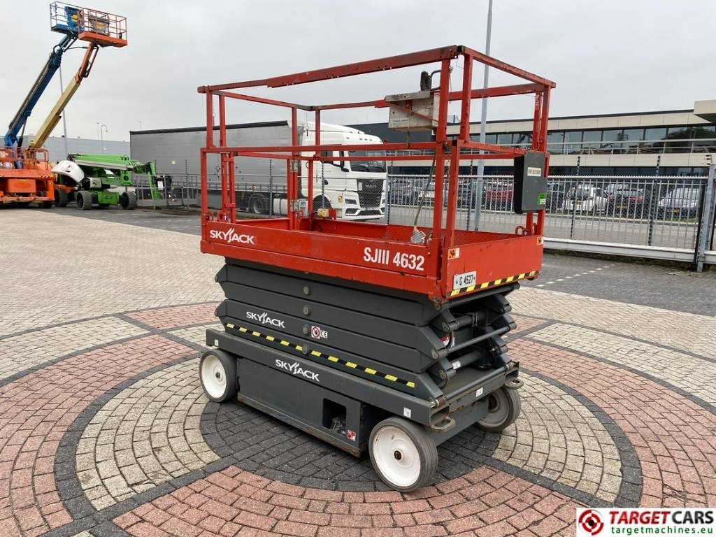 SkyJack SJIII-4632 Electric 4632 Scissor Work Lift 1170cm - Piattaforma a pantografo: foto 2 SkyJack SJIII-4632 Electric 4632 Scissor Work Lift 1170cm - Piattaforma a pantografo: foto 2