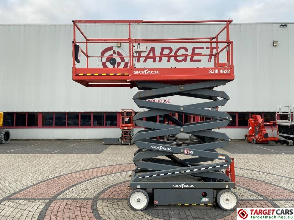 SkyJack SJIII-4632 Electric 4632 Scissor Work Lift 1170cm - Piattaforma a pantografo: foto 5 SkyJack SJIII-4632 Electric 4632 Scissor Work Lift 1170cm - Piattaforma a pantografo: foto 5