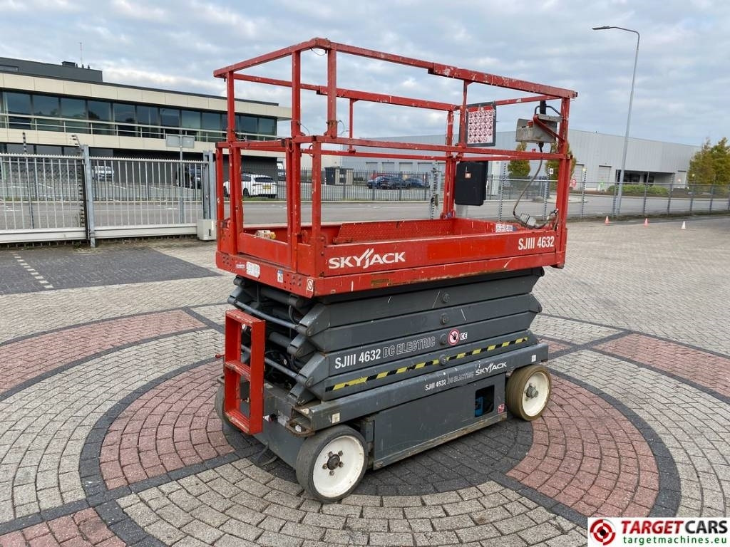 SkyJack SJIII-4632 Electric 4632 Scissor Work Lift 1170cm - Piattaforma a pantografo: foto 3 SkyJack SJIII-4632 Electric 4632 Scissor Work Lift 1170cm - Piattaforma a pantografo: foto 3