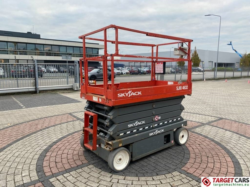 SkyJack SJIII-4632 Electric 4632 Scissor Work Lift 1170cm - Piattaforma a pantografo: foto 3 SkyJack SJIII-4632 Electric 4632 Scissor Work Lift 1170cm - Piattaforma a pantografo: foto 3