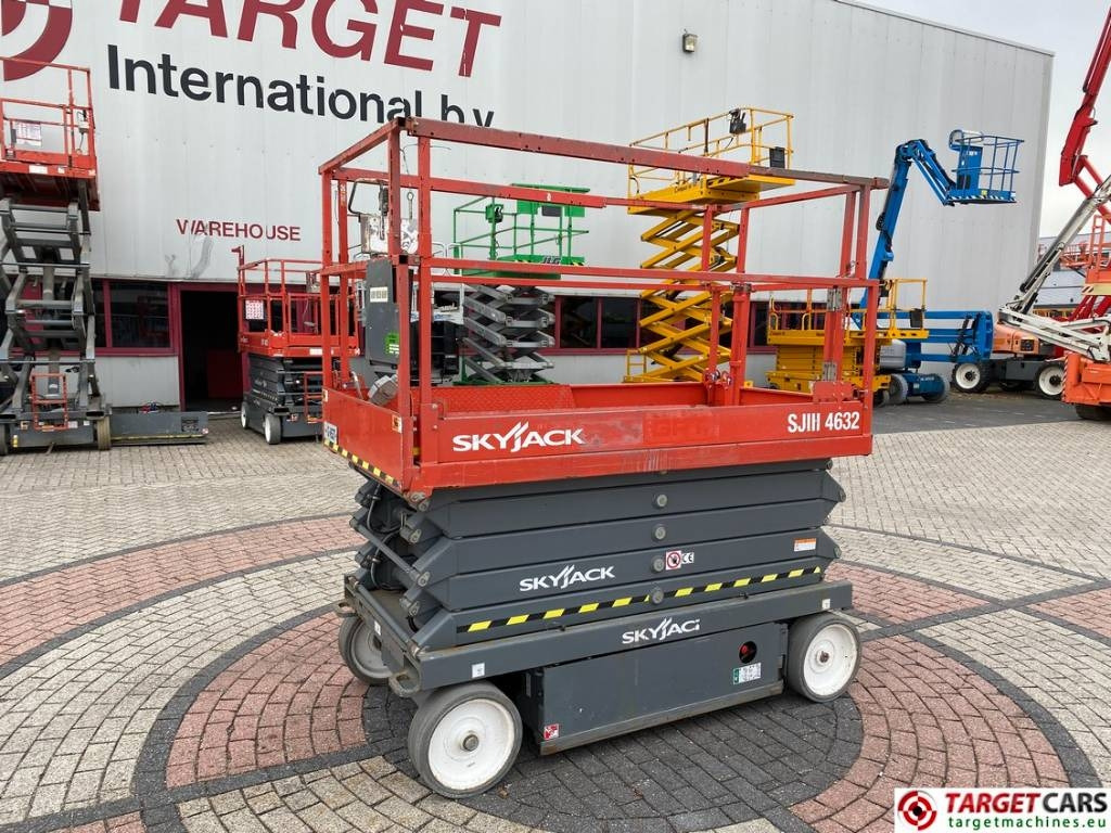 SkyJack SJIII-4632 Electric 4632 Scissor Work Lift 1170cm - Piattaforma a pantografo: foto 1 SkyJack SJIII-4632 Electric 4632 Scissor Work Lift 1170cm - Piattaforma a pantografo: foto 1
