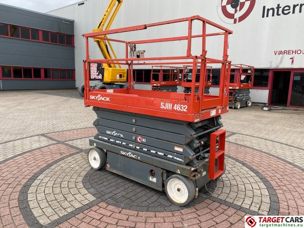 SkyJack SJIII-4632 Electric Scissor Work Lift 1170cm - Piattaforma a pantografo: foto 4 SkyJack SJIII-4632 Electric Scissor Work Lift 1170cm - Piattaforma a pantografo: foto 4