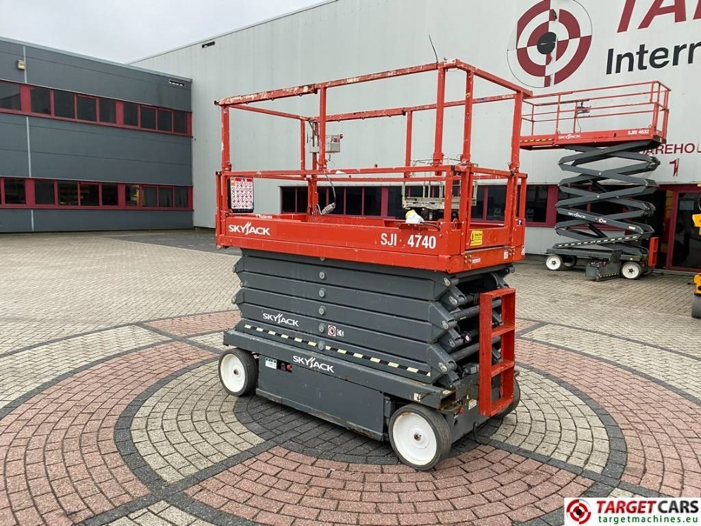 SkyJack SJIII-4740 Electric 4740 Scissor Work Lift 1380cm - Piattaforma a pantografo: foto 4 SkyJack SJIII-4740 Electric 4740 Scissor Work Lift 1380cm - Piattaforma a pantografo: foto 4
