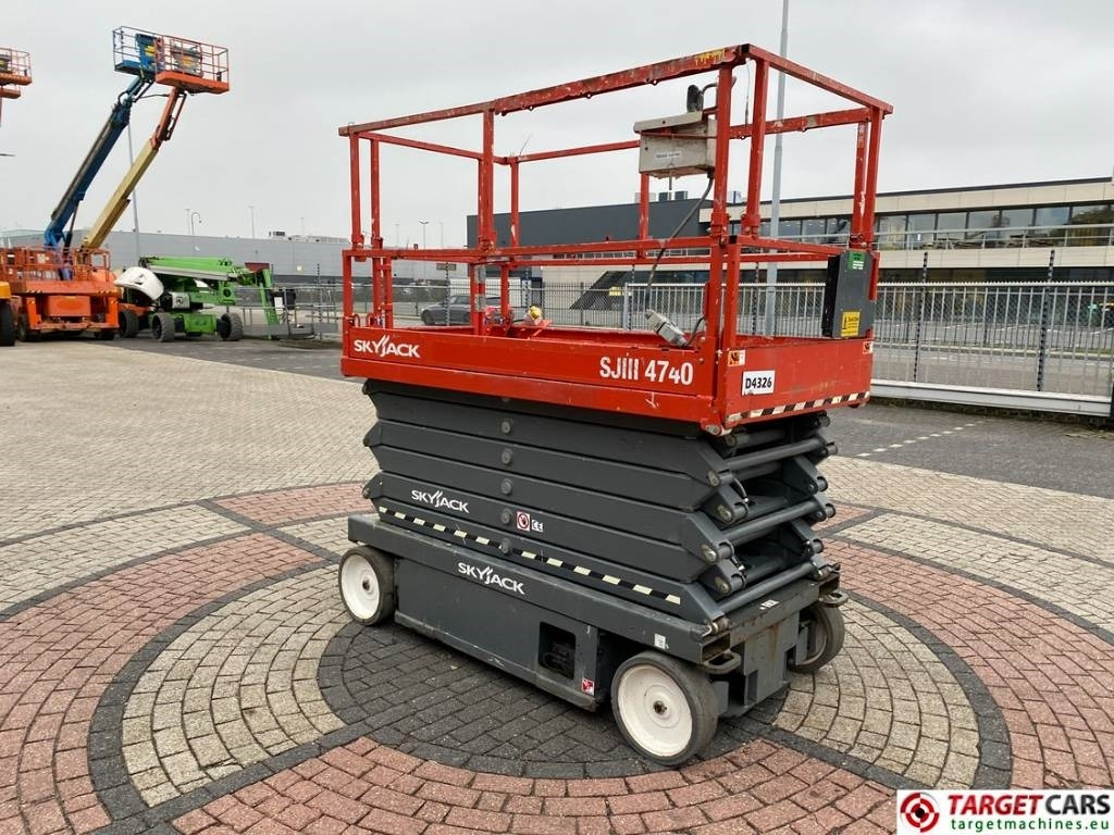 SkyJack SJIII-4740 Electric 4740 Scissor Work Lift 1380cm - Piattaforma a pantografo: foto 2 SkyJack SJIII-4740 Electric 4740 Scissor Work Lift 1380cm - Piattaforma a pantografo: foto 2