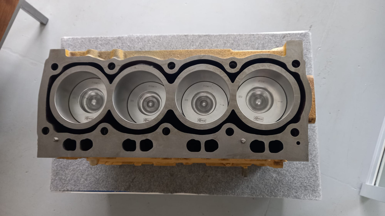 Caterpillar 3054C Short Block revisionato per CAT 3054C e C4.4 - Blocco cilindri per Macchina da cantiere: foto 2 Caterpillar 3054C Short Block revisionato per CAT 3054C e C4.4 - Blocco cilindri per Macchina da cantiere: foto 2