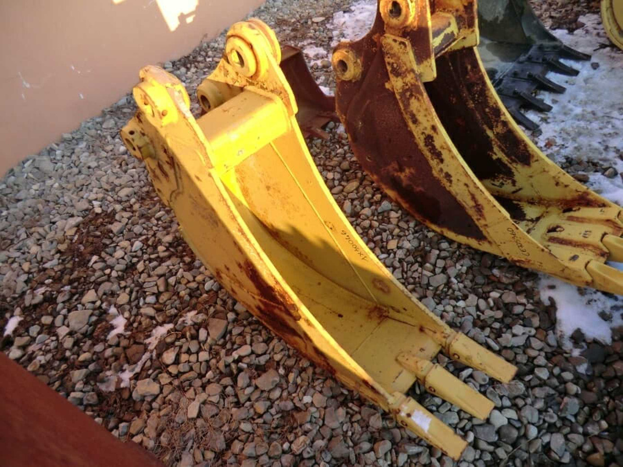 Caterpillar 307 Benna HD con denti, marca ROMEA, peso 200 kg, anno di costruzione 2004. Larghezza mm 300. - Benna per escavatore: foto 1 Caterpillar 307 Benna HD con denti, marca ROMEA, peso 200 kg, anno di costruzione 2004. Larghezza mm 300. - Benna per escavatore: foto 1