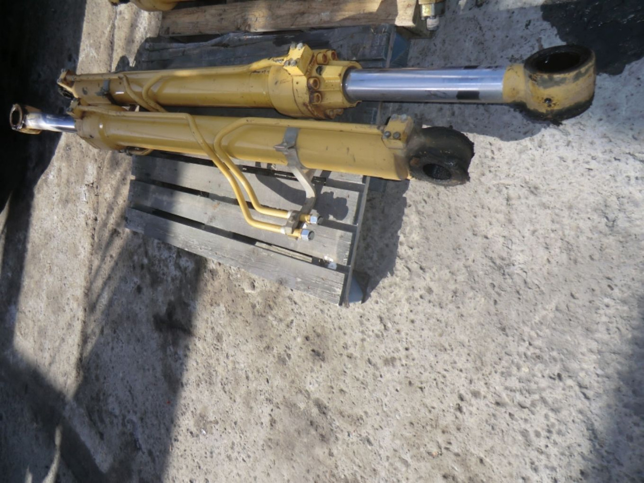 Caterpillar 317B LN N. 2 cilindri di sollevamento - Cilindro idraulico per Macchina da cantiere: foto 1 Caterpillar 317B LN N. 2 cilindri di sollevamento - Cilindro idraulico per Macchina da cantiere: foto 1