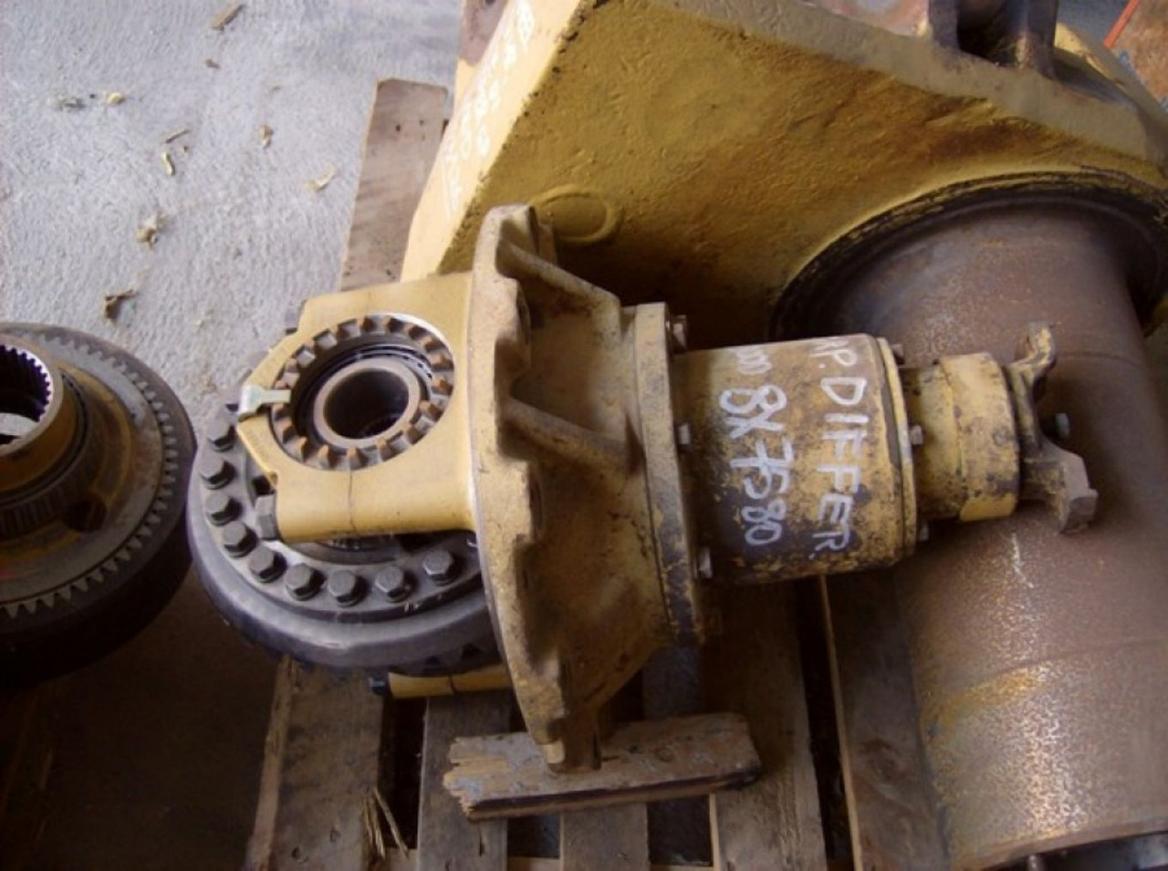 Caterpillar D300D DIFFERENZIALE CON COPPIA CONICA - Differenziale per Macchina da cantiere: foto 1 Caterpillar D300D DIFFERENZIALE CON COPPIA CONICA - Differenziale per Macchina da cantiere: foto 1