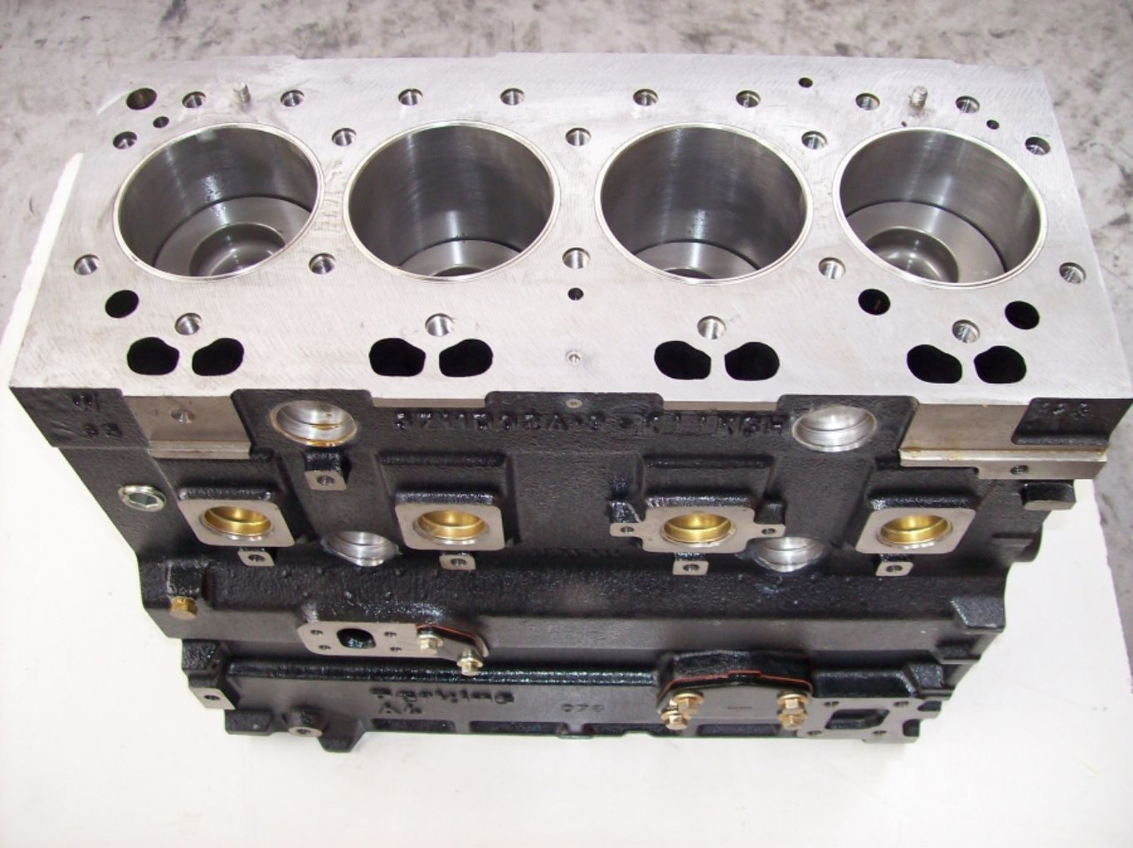 Caterpillar Short Block 3054 - Blocco cilindri per Macchina da cantiere: foto 2 Caterpillar Short Block 3054 - Blocco cilindri per Macchina da cantiere: foto 2