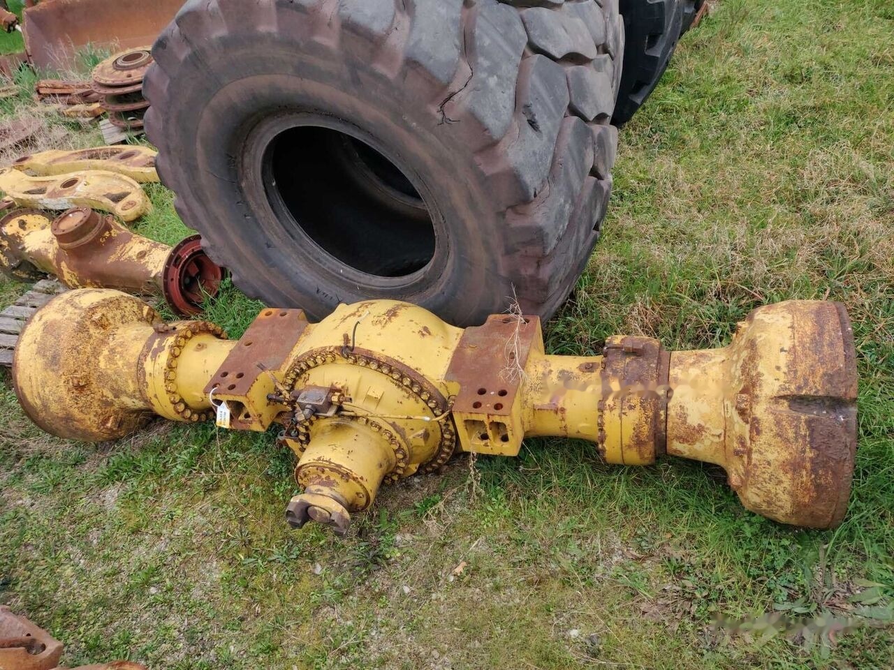 FRONT FIXED AXLE COMPLETE WITH DIFFERENTIAL AND BEVEL GEAR, FINA 1378862 1378833 Caterpillar 988G - Asse anteriore per Mezzo di movimentazione: foto 2 FRONT FIXED AXLE COMPLETE WITH DIFFERENTIAL AND BEVEL GEAR, FINA 1378862 1378833 Caterpillar 988G - Asse anteriore per Mezzo di movimentazione: foto 2
