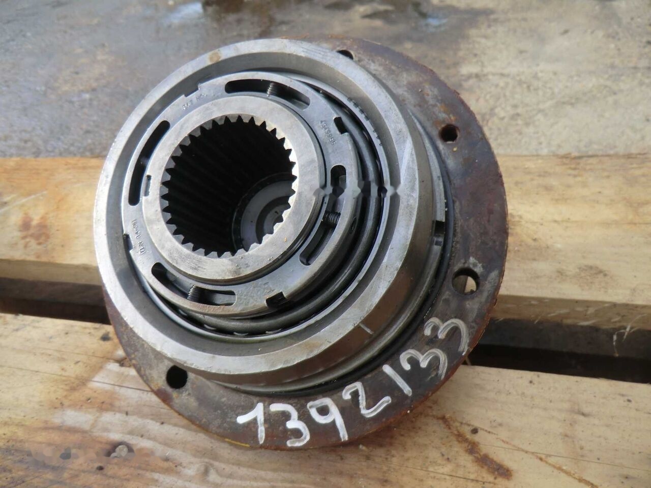 SHAFT + yoke as + retainer bearing + cage bearing (center axle) CATERPILLAR 735 AWR00399 articulated dump - Sospensione per Dumper articolato: foto 4 SHAFT + yoke as + retainer bearing + cage bearing (center axle) CATERPILLAR 735 AWR00399 articulated dump - Sospensione per Dumper articolato: foto 4