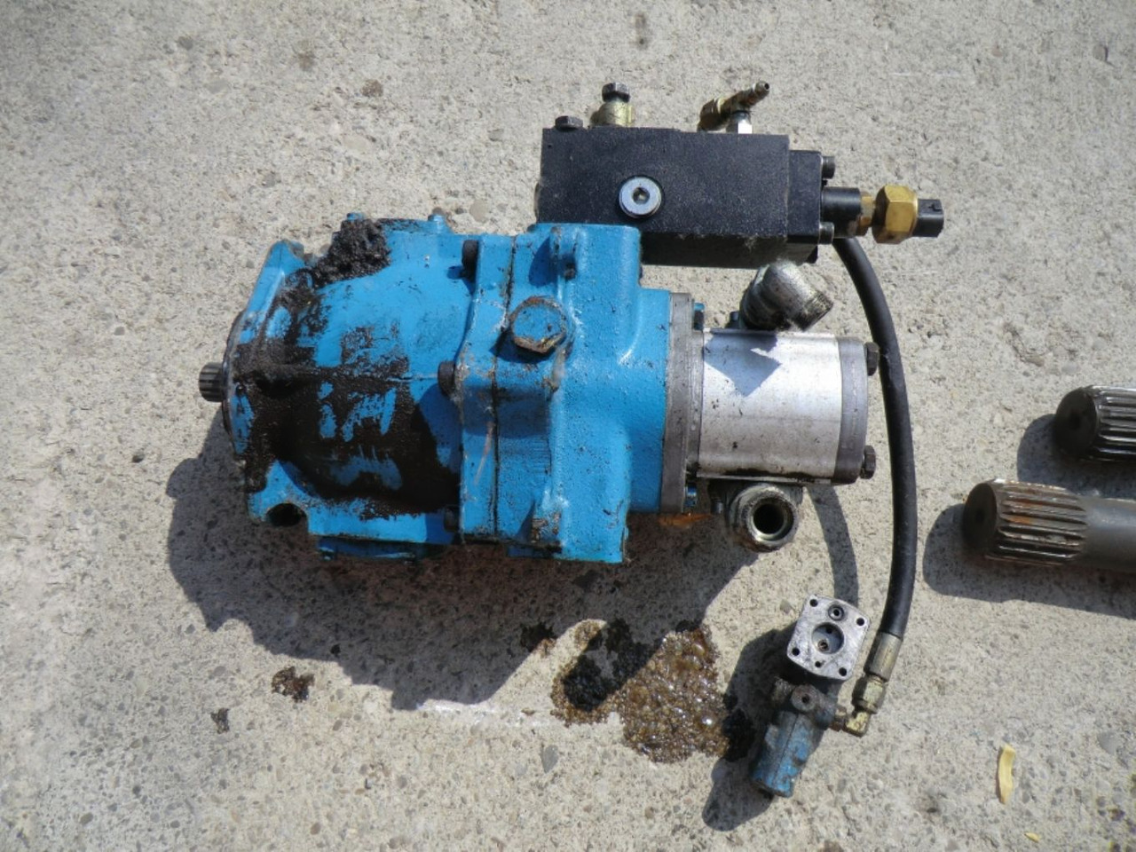 VOLVO L120C ALBERO, SENSORE E POMPA - Trasmissione per Macchina da cantiere: foto 1 VOLVO L120C ALBERO, SENSORE E POMPA - Trasmissione per Macchina da cantiere: foto 1