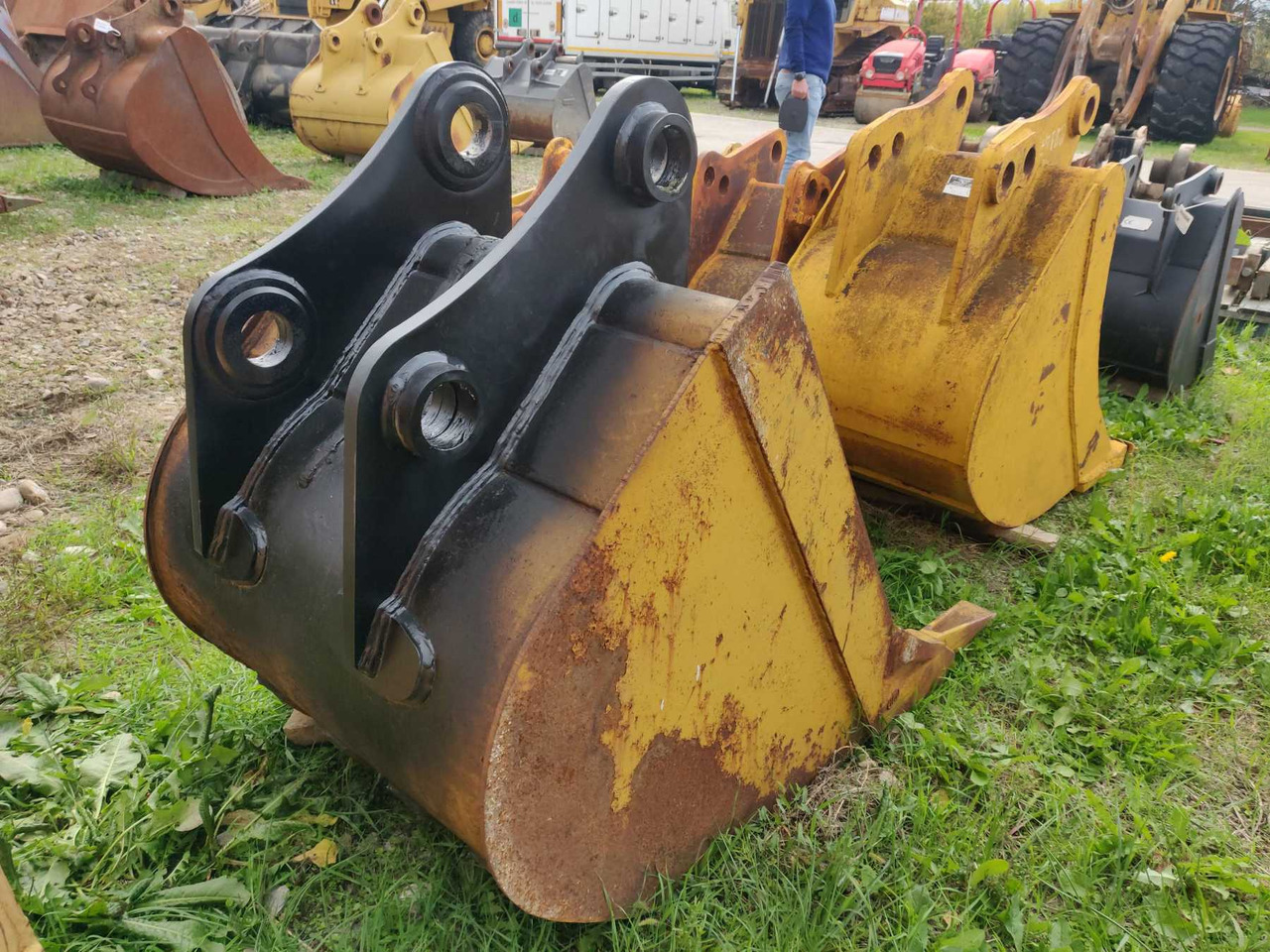 Varie 1000 MM benna da 1000 mm con denti. Attacco adattabile CAT 323B e VOLVO EC220 - Benna per escavatore: foto 4 Varie 1000 MM benna da 1000 mm con denti. Attacco adattabile CAT 323B e VOLVO EC220 - Benna per escavatore: foto 4
