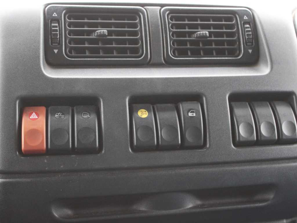 Camion centinato DAF FA LF 45.170 E10, EURO 3: foto 11 Camion centinato DAF FA LF 45.170 E10, EURO 3: foto 11