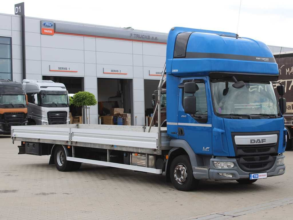 DAF LF 260, SLEEPING CABIN, EURO 6, PNEU 80% - Autocarro con pianale/ Cassone fisso: foto 2 DAF LF 260, SLEEPING CABIN, EURO 6, PNEU 80% - Autocarro con pianale/ Cassone fisso: foto 2