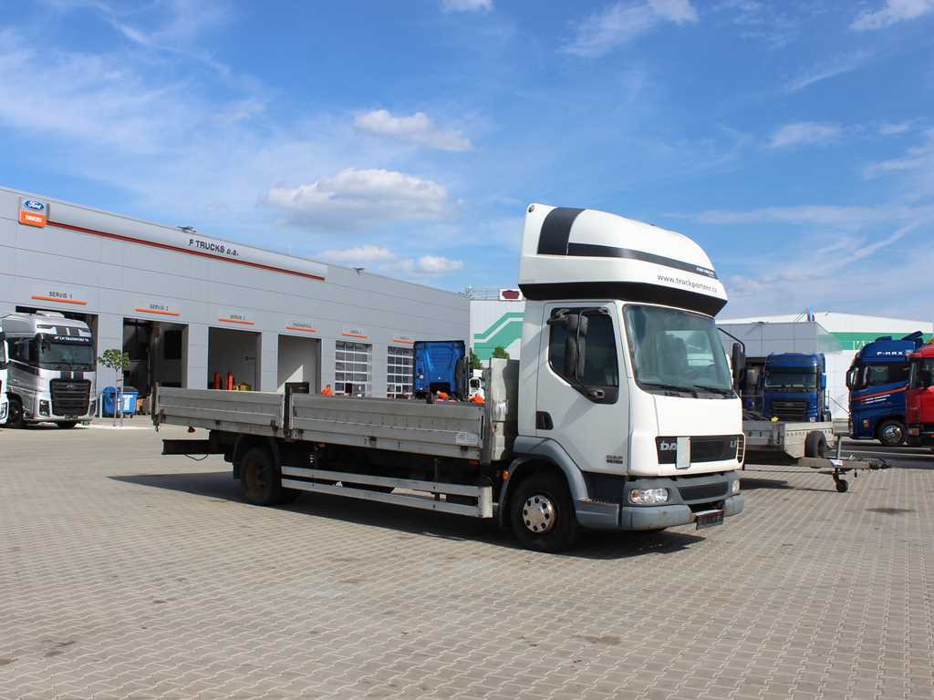 DAF LF 45.180, SLEEPING BODY, EURO 3, TIRES 80% - Autocarro con pianale/ Cassone fisso: foto 3 DAF LF 45.180, SLEEPING BODY, EURO 3, TIRES 80% - Autocarro con pianale/ Cassone fisso: foto 3