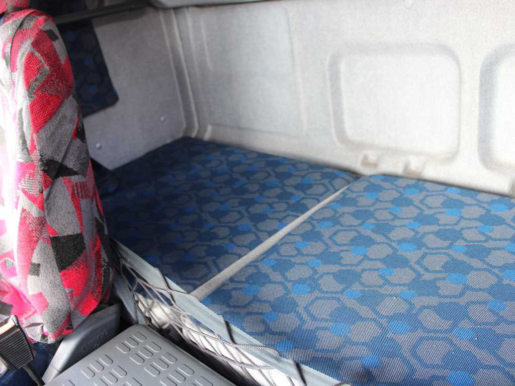 Camion centinato Iveco EUROCARGO 120E22: foto 13 Camion centinato Iveco EUROCARGO 120E22: foto 13