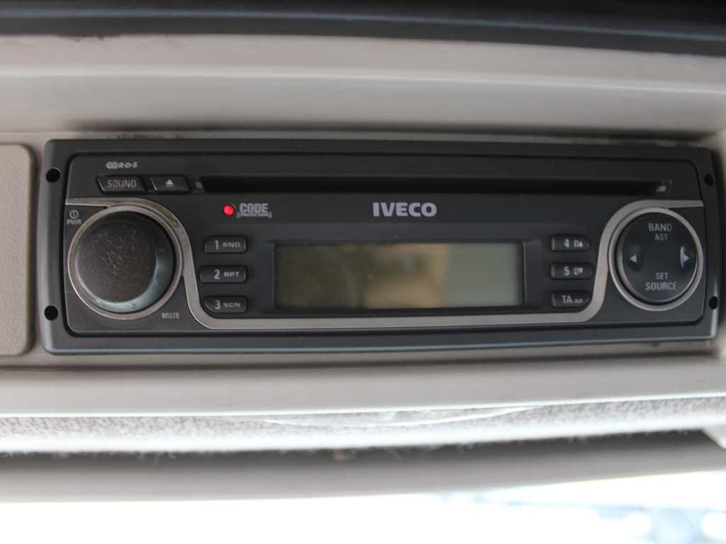Camion centinato Iveco EUROCARGO 120E22: foto 15 Camion centinato Iveco EUROCARGO 120E22: foto 15