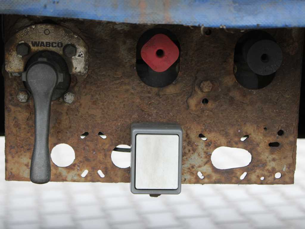 Semirimorchio centinato Krone SD 04, LOWDECK, LIFTING AXLE, MULTILOCK, LIFTING ROOF: foto 7 Semirimorchio centinato Krone SD 04, LOWDECK, LIFTING AXLE, MULTILOCK, LIFTING ROOF: foto 7