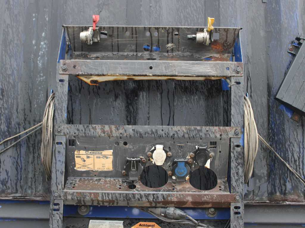 Semirimorchio centinato Krone SD 04, LOWDECK, LIFTING AXLE, MULTILOCK, LIFTING ROOF: foto 6 Semirimorchio centinato Krone SD 04, LOWDECK, LIFTING AXLE, MULTILOCK, LIFTING ROOF: foto 6