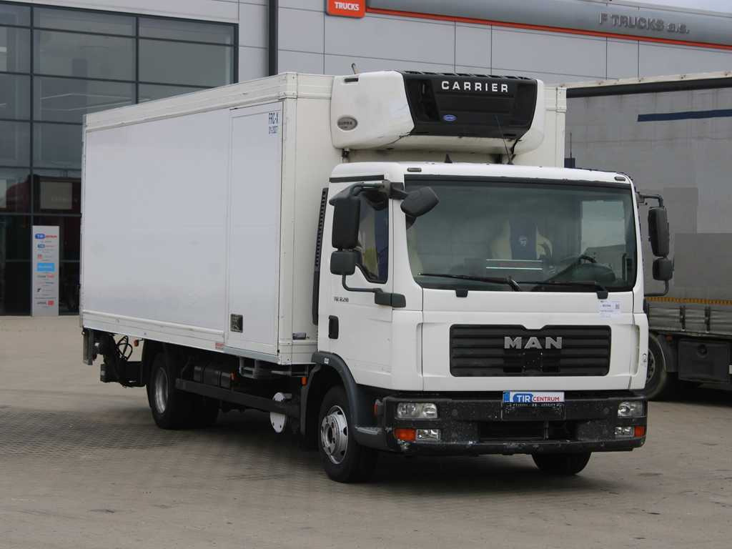 MAN TGL 12.210, EURO 4, HYDRAULIC FRONT, CARRIER SUPRA 850 Mt, 2X EVAPORATOR - Autocarro frigorifero: foto 3 MAN TGL 12.210, EURO 4, HYDRAULIC FRONT, CARRIER SUPRA 850 Mt, 2X EVAPORATOR - Autocarro frigorifero: foto 3