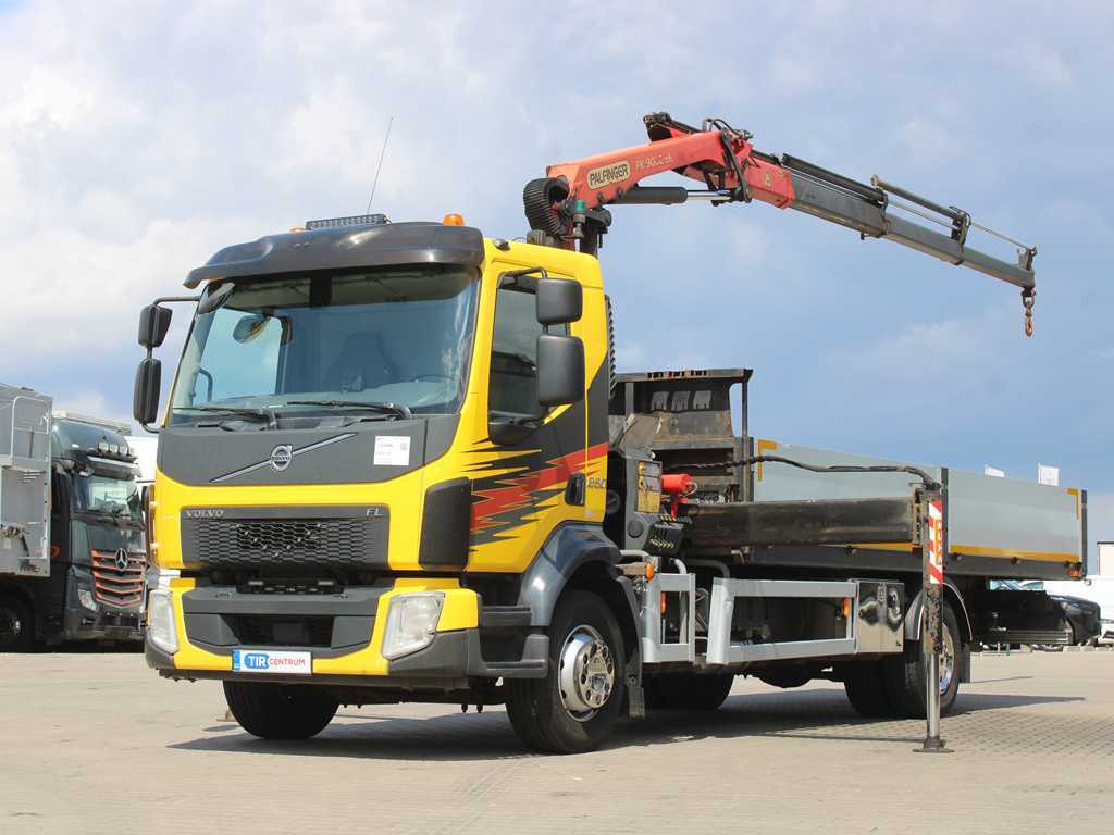 Volvo FL 250, EURO 6, SIDES, CAMERA, HYDRAULIC ARM PALFINGER PK 9002 EH - Autocarro con pianale/ Cassone fisso, Camion con gru: foto 1 Volvo FL 250, EURO 6, SIDES, CAMERA, HYDRAULIC ARM PALFINGER PK 9002 EH - Autocarro con pianale/ Cassone fisso, Camion con gru: foto 1