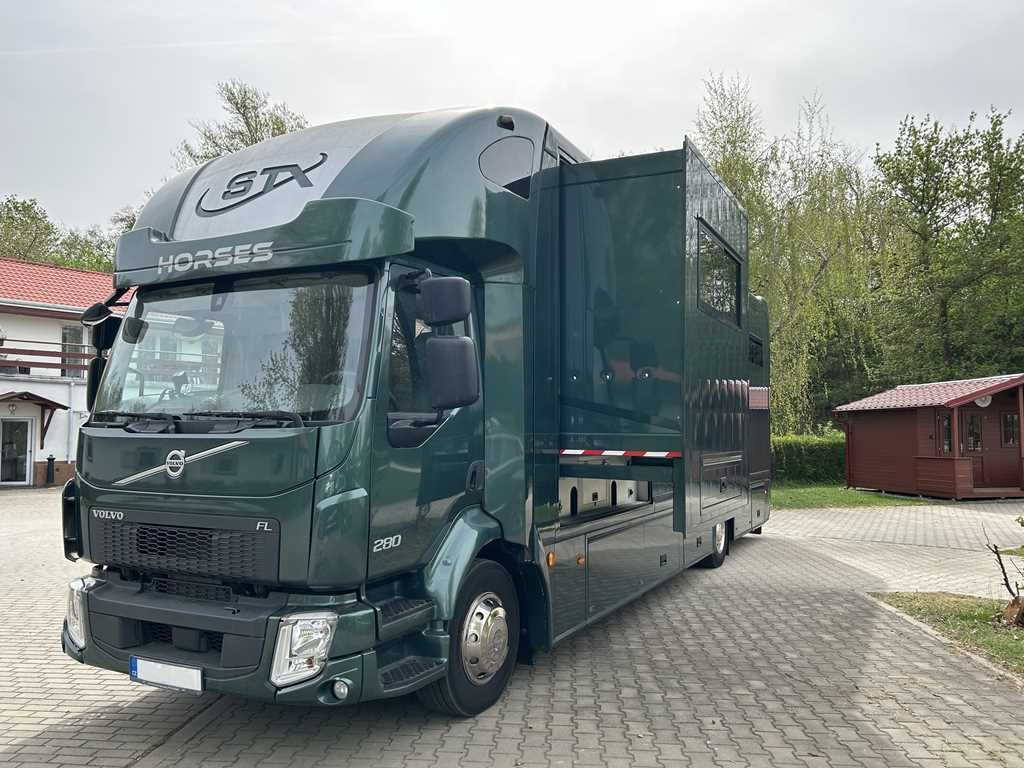 Volvo STX FL, 6 PEOPLE, 5 HORSES, CAMERA, 2X TAIL LIFT - Van trasporto cavalli: foto 1 Volvo STX FL, 6 PEOPLE, 5 HORSES, CAMERA, 2X TAIL LIFT - Van trasporto cavalli: foto 1