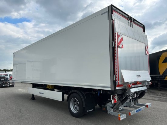 Krone SE City Kühler, TK SLXi 300, 1-Achsauflieger mit Hebebühne - Semirimorchio cella isotermica: foto 4 Krone SE City Kühler, TK SLXi 300, 1-Achsauflieger mit Hebebühne - Semirimorchio cella isotermica: foto 4