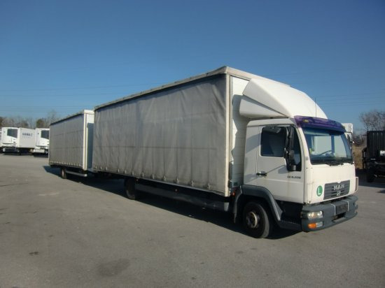 MAN LE 8.220 4x2 BL Planenaufbau + Anhänger Komplettzug - Camion centinato: foto 1 MAN LE 8.220 4x2 BL Planenaufbau + Anhänger Komplettzug - Camion centinato: foto 1