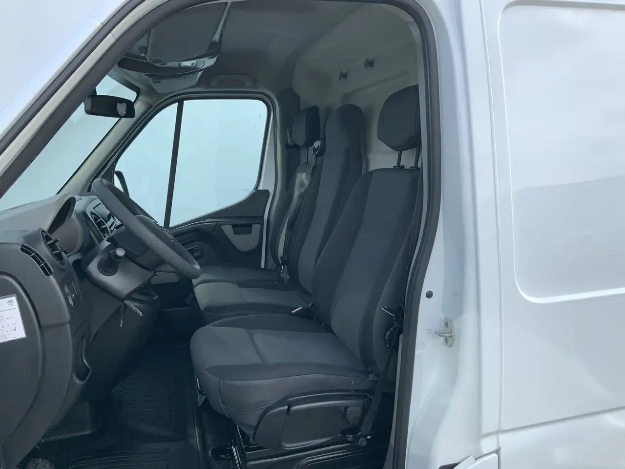 Nissan NV400 2.3 dCi L2H2 Optima L2H2 Airco Cruise Trekhaak 250 - Altra macchina: foto 4 Nissan NV400 2.3 dCi L2H2 Optima L2H2 Airco Cruise Trekhaak 250 - Altra macchina: foto 4