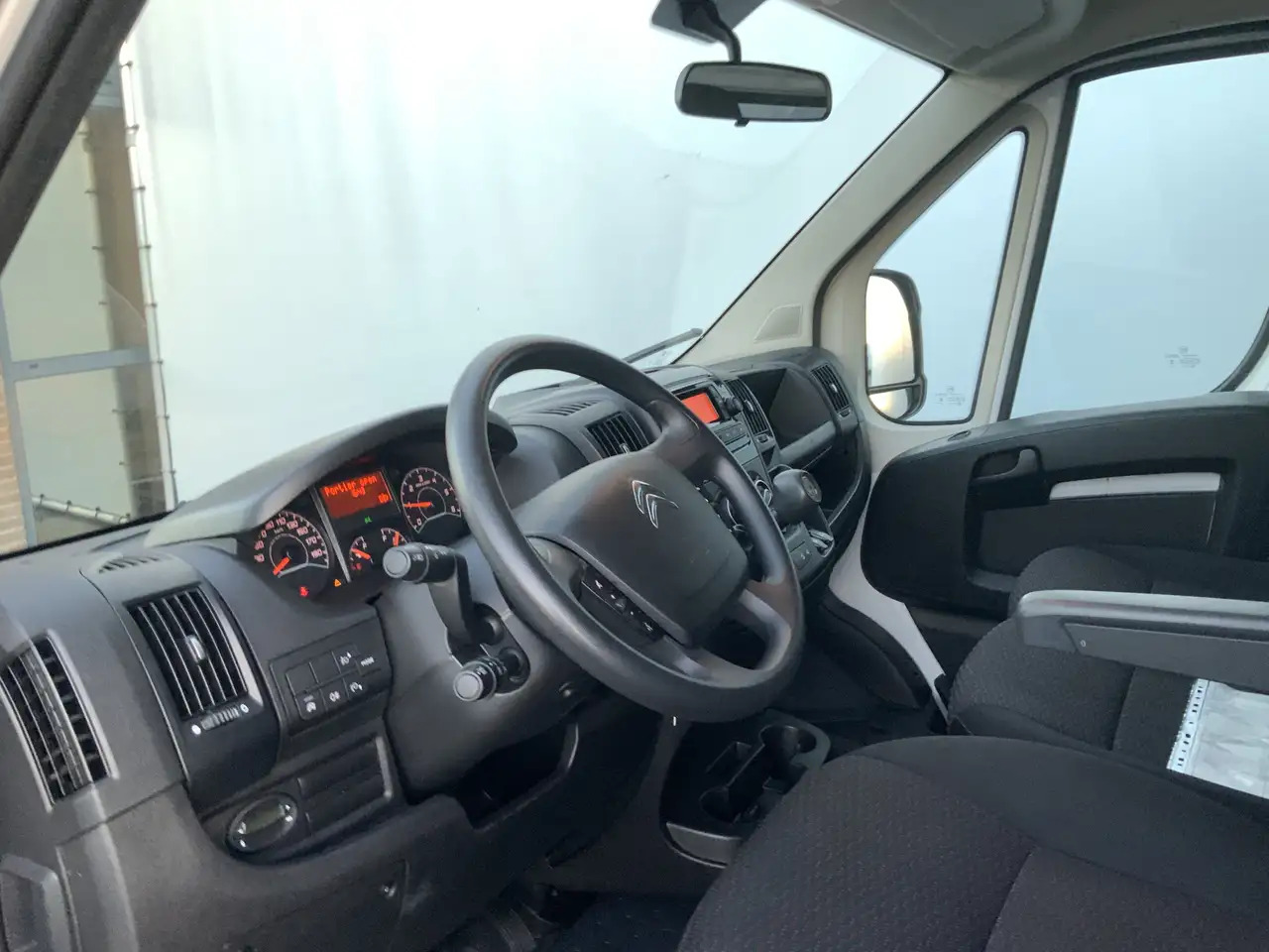 Citroen Jumper 2.2 BlueHDi 165 L3 3.5t Meubel bak & Deuren Airco - Furgone box: foto 5 Citroen Jumper 2.2 BlueHDi 165 L3 3.5t Meubel bak & Deuren Airco - Furgone box: foto 5