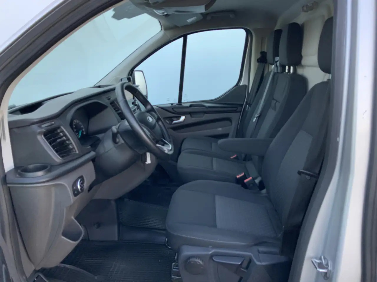 Ford Transit Custom 300 2.0 TDCI L1H1 Limited Airco Cruise Camera 3 Zi - Furgone chiuso: foto 4 Ford Transit Custom 300 2.0 TDCI L1H1 Limited Airco Cruise Camera 3 Zi - Furgone chiuso: foto 4
