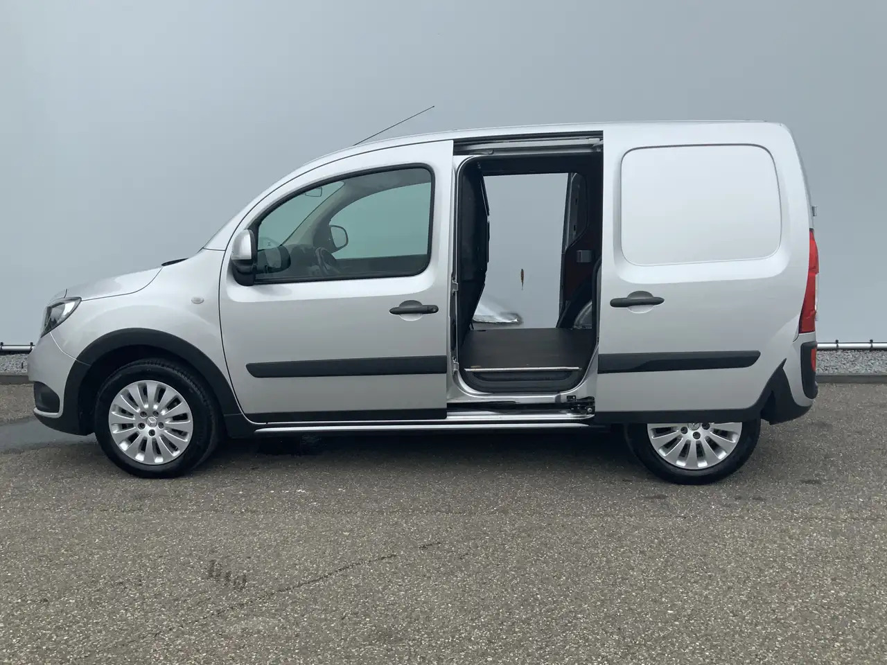 Mercedes-Benz Citan 109 CDI BlueEFFICIENCY Airco Dub Schuifdeur Cruise - Furgoncino: foto 4 Mercedes-Benz Citan 109 CDI BlueEFFICIENCY Airco Dub Schuifdeur Cruise - Furgoncino: foto 4