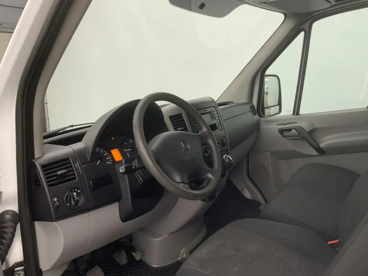 Mercedes-Benz Sprinter 313 2.2 CDI 366 L2H2 Airco 3 Zits Opstap extra Slo - Furgone chiuso: foto 5 Mercedes-Benz Sprinter 313 2.2 CDI 366 L2H2 Airco 3 Zits Opstap extra Slo - Furgone chiuso: foto 5