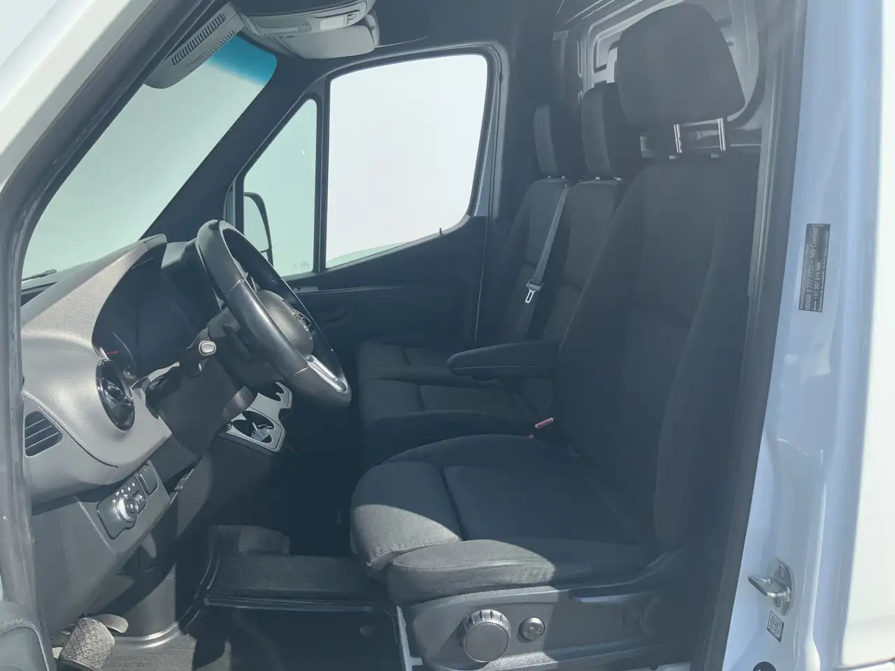 Mercedes-Benz Sprinter 316 2.2 CDI L2H2 DC Automaat Cruise Airco 3 Zits W - Furgone chiuso: foto 4 Mercedes-Benz Sprinter 316 2.2 CDI L2H2 DC Automaat Cruise Airco 3 Zits W - Furgone chiuso: foto 4