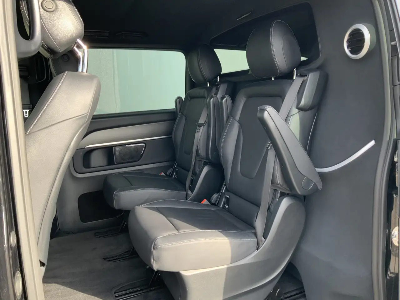 Mercedes-Benz V 300 300d Extra Lang Dub Cab Autom. Avantgarde Edition - Furgone doppia cabina: foto 3 Mercedes-Benz V 300 300d Extra Lang Dub Cab Autom. Avantgarde Edition - Furgone doppia cabina: foto 3