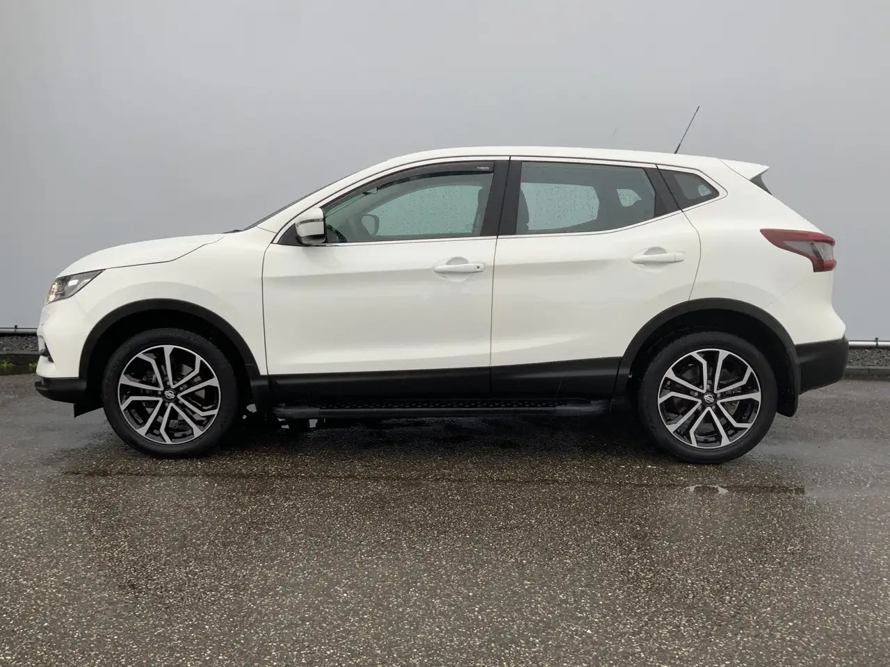 Nissan Qashqai 1.3 DIG-T Visia A SUV Airco Cruise Groot Scherm Na - SUV/ Fuoristrada: foto 4 Nissan Qashqai 1.3 DIG-T Visia A SUV Airco Cruise Groot Scherm Na - SUV/ Fuoristrada: foto 4