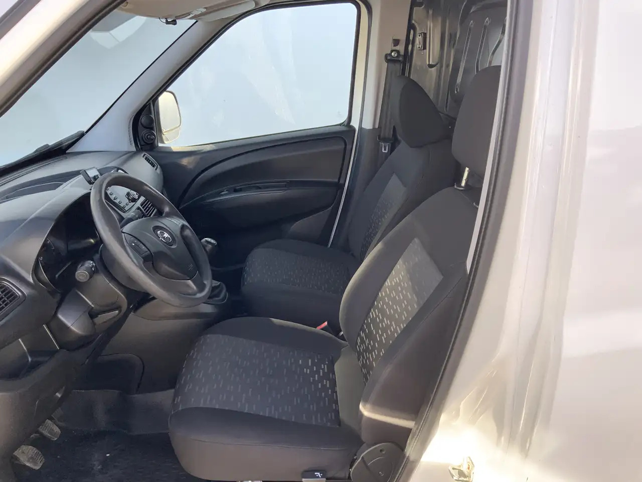Opel Combo 1.3 CDTi L1H1 ecoFLEX Edition Airco Trekhaak 1000 - Furgoncino: foto 4 Opel Combo 1.3 CDTi L1H1 ecoFLEX Edition Airco Trekhaak 1000 - Furgoncino: foto 4