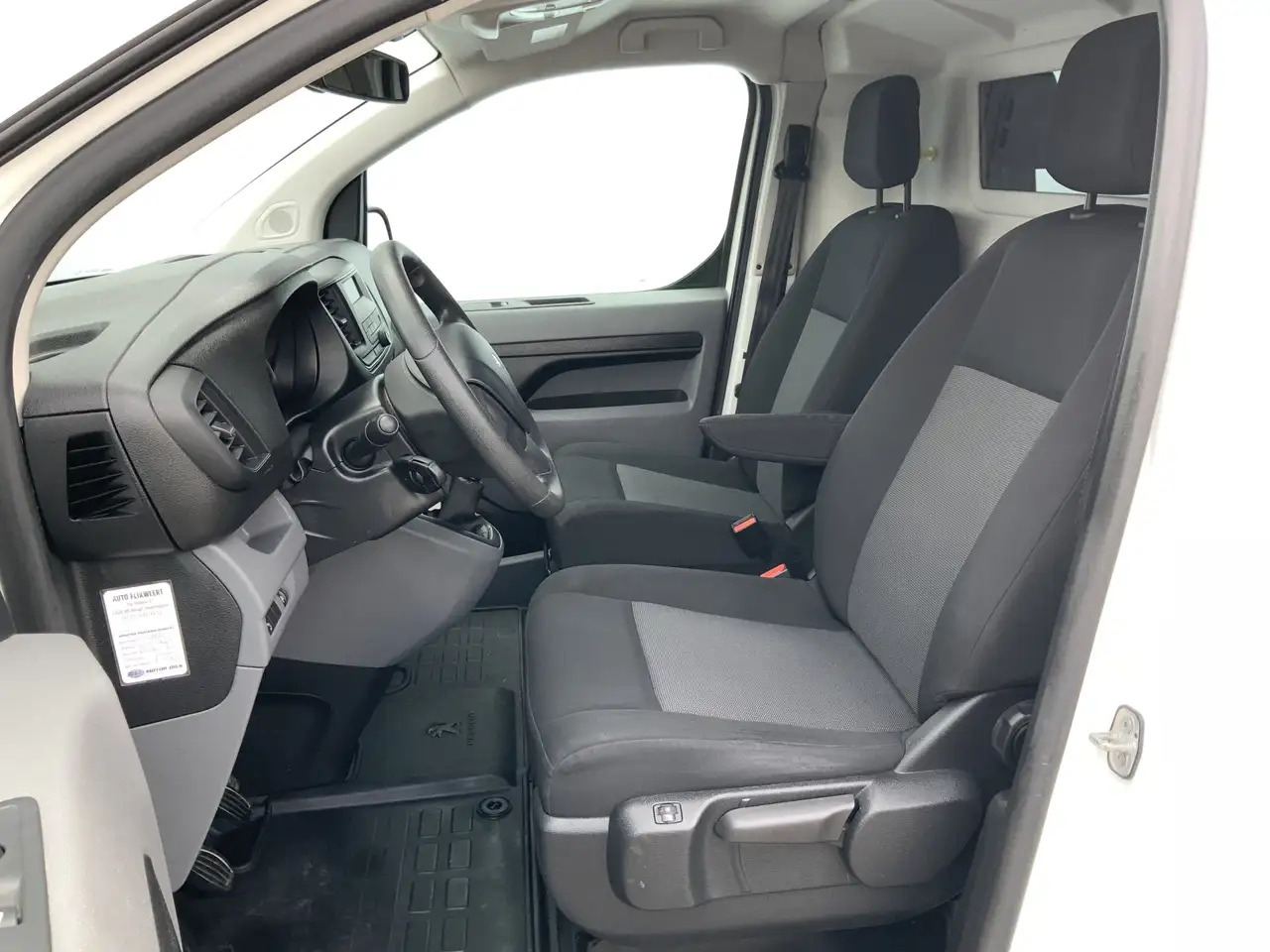 Peugeot Expert 227C 2.0 BlueHDI 150 Premium Pack Airco Cruise Cam - Furgone chiuso: foto 4 Peugeot Expert 227C 2.0 BlueHDI 150 Premium Pack Airco Cruise Cam - Furgone chiuso: foto 4