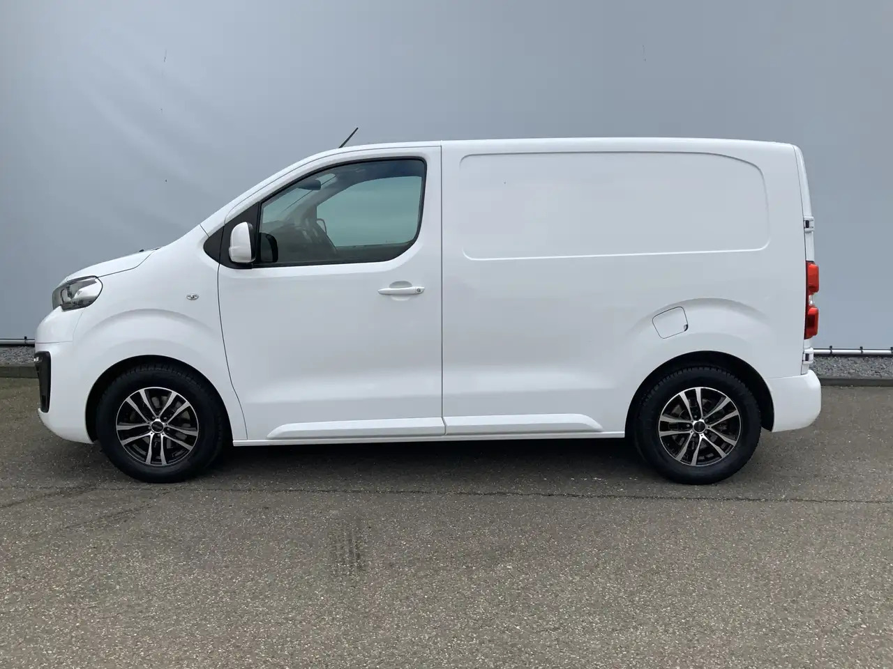 Peugeot Expert 227C 2.0 BlueHDI 150 Premium Pack Airco Cruise Cam - Furgone chiuso: foto 3 Peugeot Expert 227C 2.0 BlueHDI 150 Premium Pack Airco Cruise Cam - Furgone chiuso: foto 3