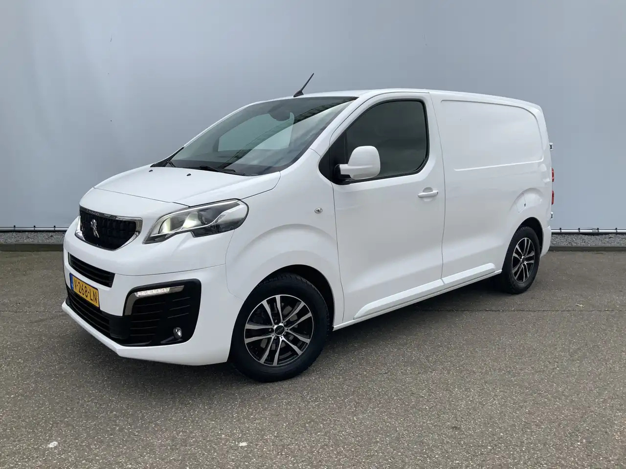 Peugeot Expert 227C 2.0 BlueHDI 150 Premium Pack Airco Cruise Cam - Furgone chiuso: foto 1 Peugeot Expert 227C 2.0 BlueHDI 150 Premium Pack Airco Cruise Cam - Furgone chiuso: foto 1